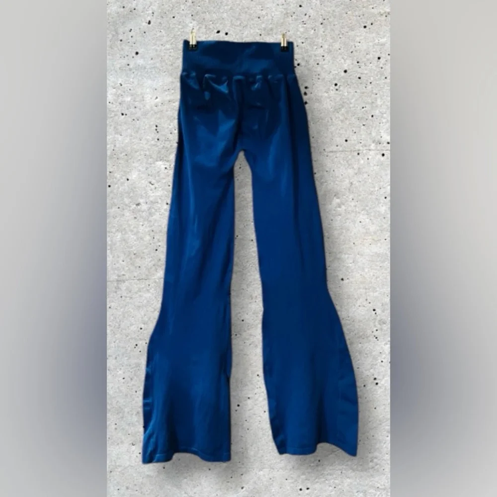 NWOT Free People Good Karma Flare Leggings